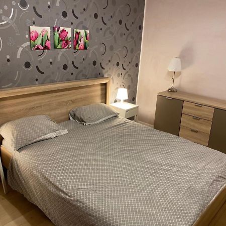 Апартаменты Igi Red Flat With Free Private Parking Клуж-Напока Экстерьер фото
