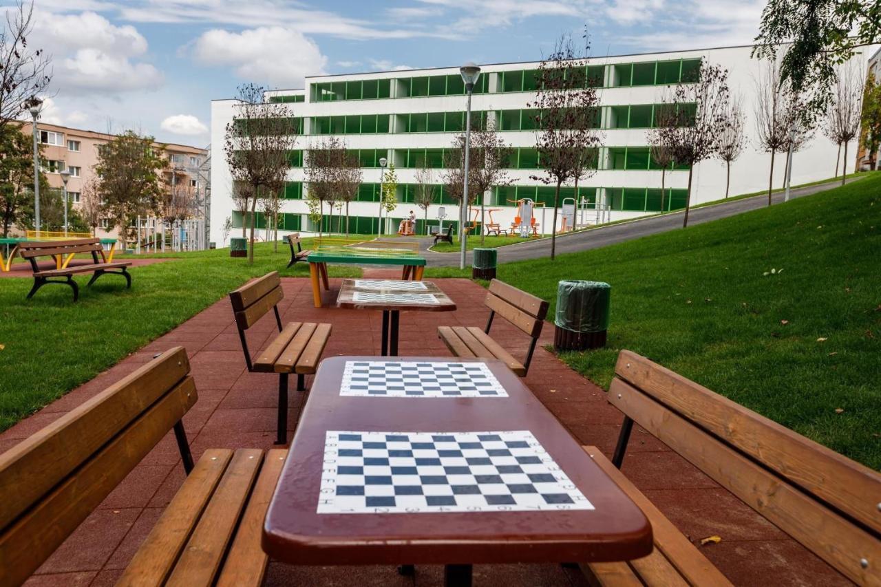 Апартаменты Igi Red Flat With Free Private Parking Клуж-Напока Экстерьер фото
