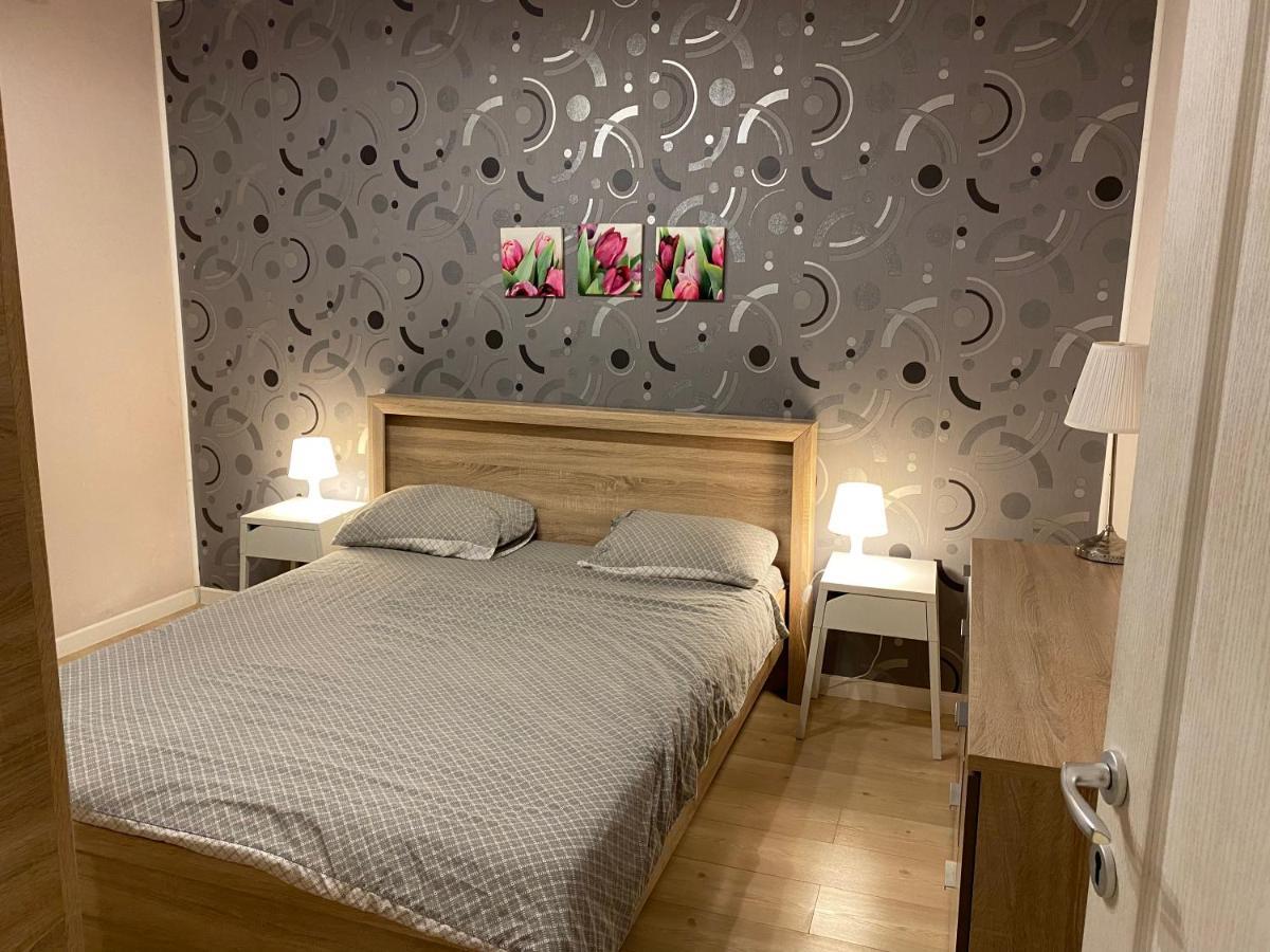 Апартаменты Igi Red Flat With Free Private Parking Клуж-Напока Экстерьер фото