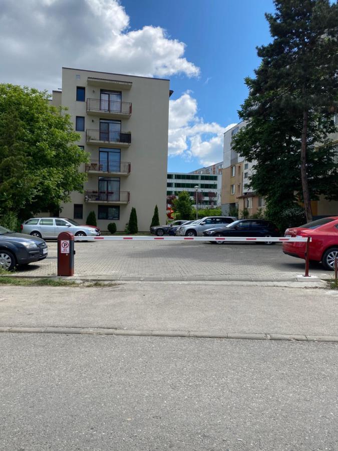 Апартаменты Igi Red Flat With Free Private Parking Клуж-Напока Экстерьер фото
